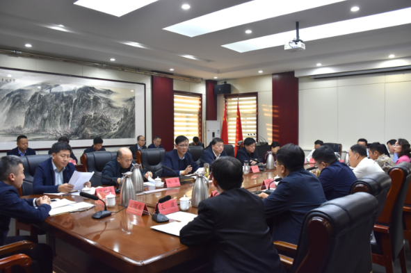 縣委常委會召開會議